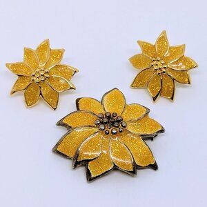 Vtg Enamel Poinsettia Pendant Brooch & Clip-On Earrings Set Gold Tone Glitter